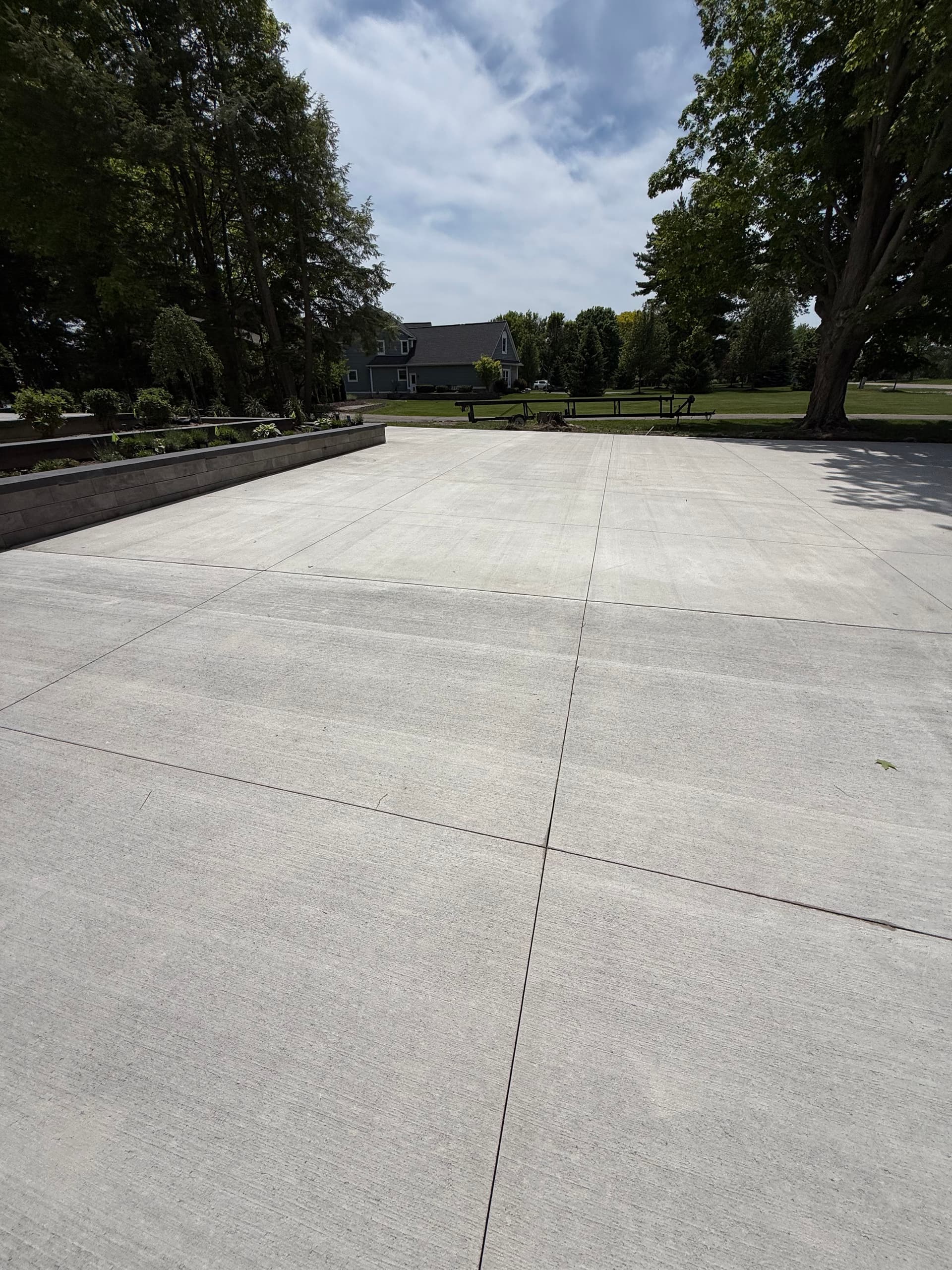 Gallery photos for Modern Landscape Design with Retaining Walls, Concrete Driveway and Lighting: Image #4